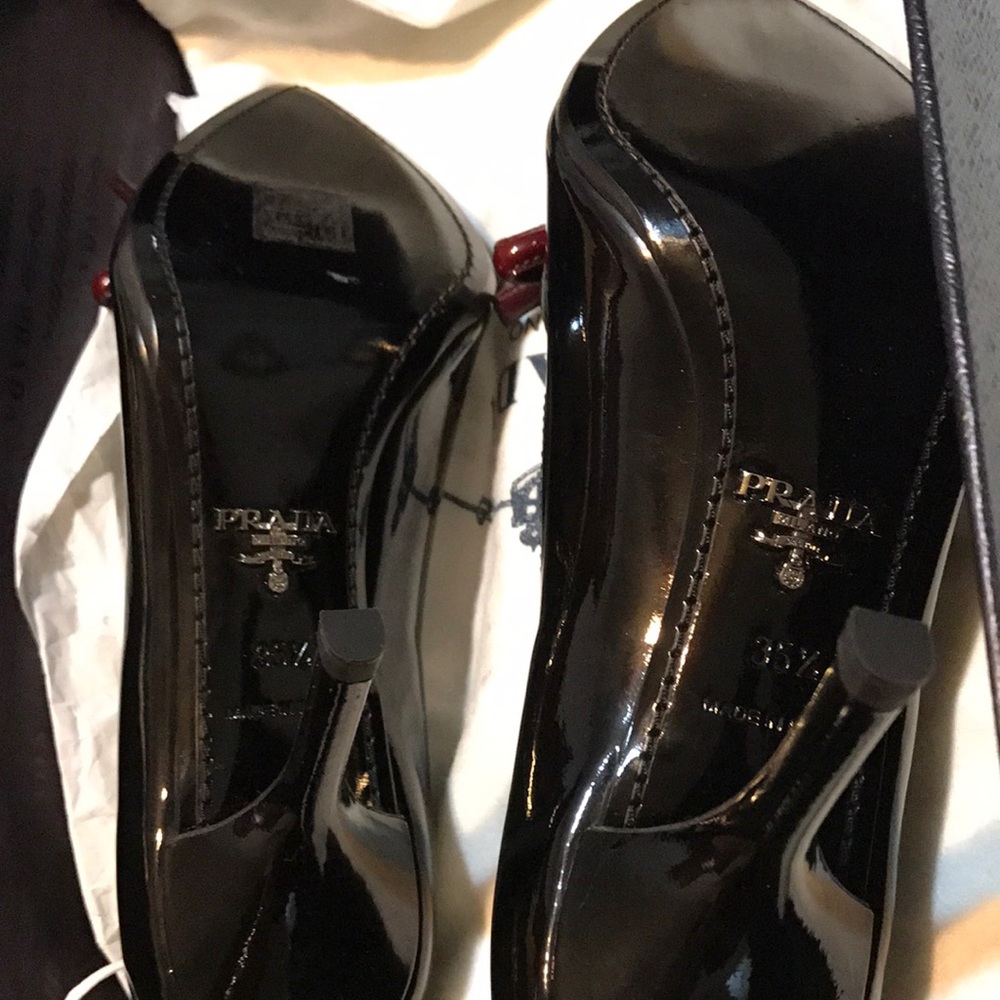 SOLD ⛔️Authentic PRADA Milano patent leather pump - Picture 7 of 7